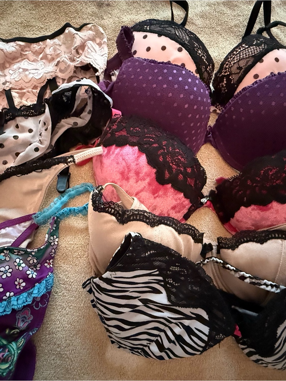(5) bras, (4) panties Women's Intimates